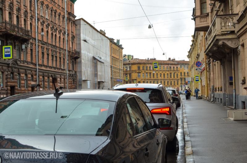 Автоинструктор разъяснил, как правильно оставлять машину с МКПП: на "ручнике" или передаче