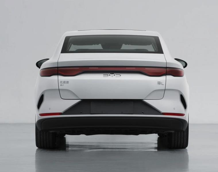 BYD Qin L 2025: электрический седан вышел на тесты