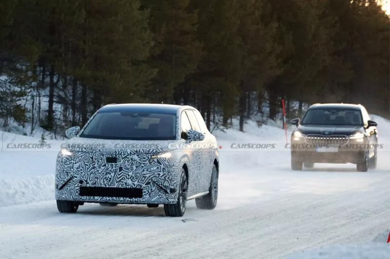 Фотошпионы засняли Skoda Space 2026: первый взгляд на флагманский семиместный кроссовер