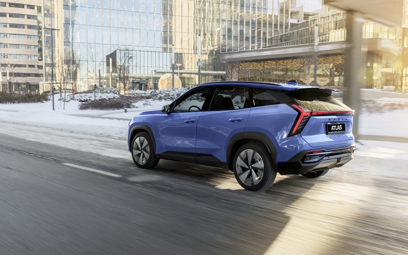 Geely Atlas 2025 года заметно подорожал в России