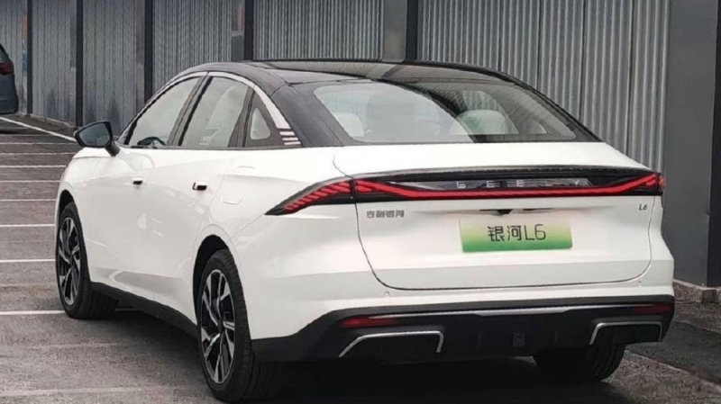 Geely Galaxy L6 2025: седан вышел в продажу с новым мотором