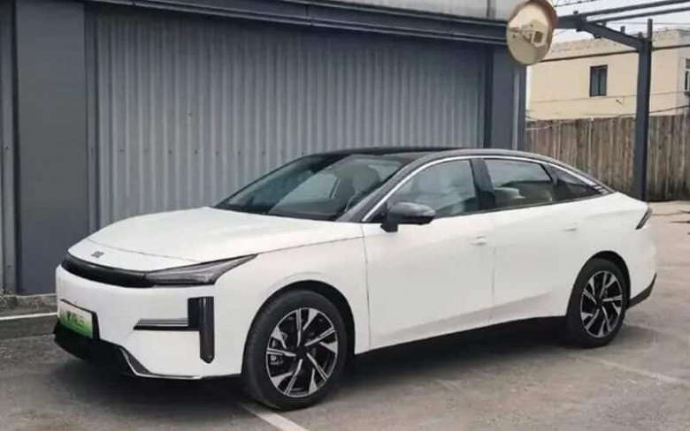 Geely Galaxy L6 2025: седан вышел в продажу с новым мотором