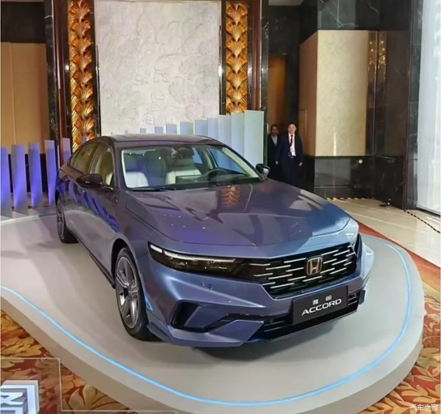 Honda Accord 2025 показали на живых фото перед стартом продаж