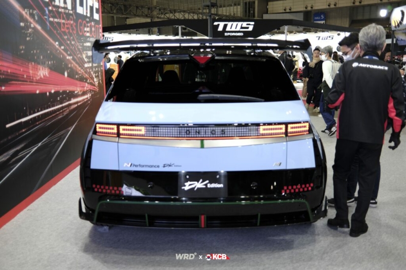 Hyundai Iioniq 5 N 2025 в исполнении DK Edition показан на фото