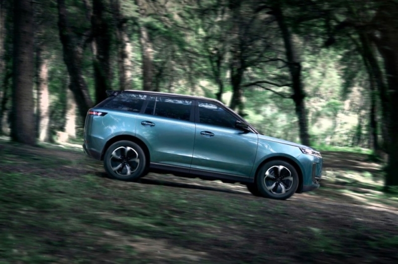 Jaecoo J5 2026: кросс для рынка РФ оснастят караоке