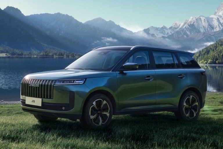 Jaecoo J5 2026: кросс для рынка РФ оснастят караоке