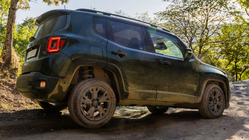 Jeep Renegade 2025 продается со скидкой 740 тысяч рублей