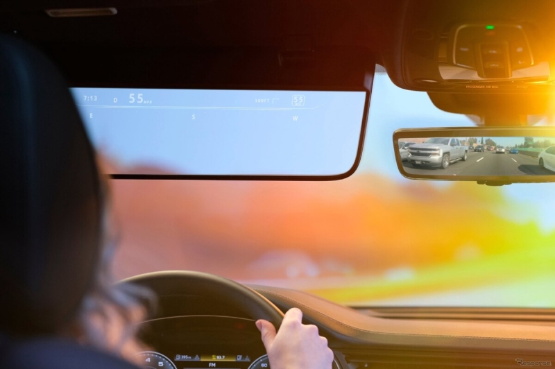 Компания Gentex анонсировала несколько новинок: козырек с прозрачным дисплеем и зеркало с OLED-экраном