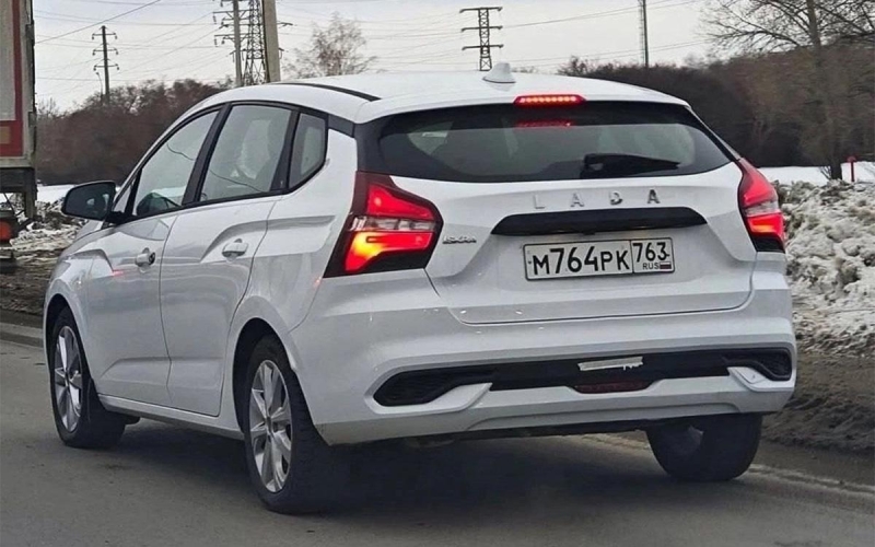 Lada Iskra 2025 показан на фото в кузове универсал