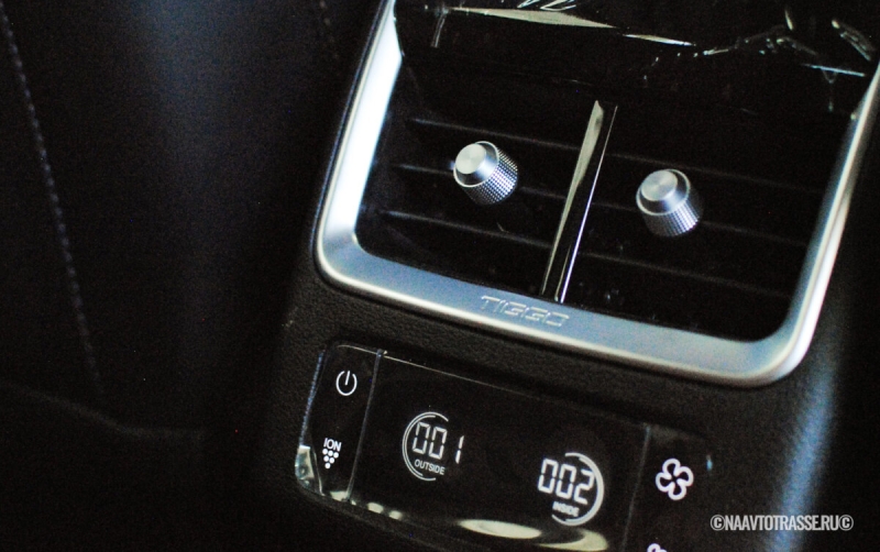 Лайфхак от автомойщика, который надолго защитит салон машины от пыли