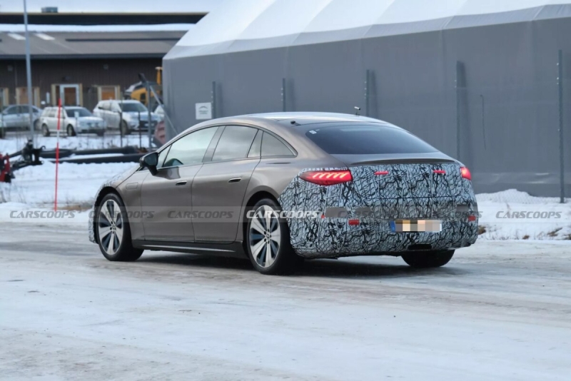 Mercedes-Benz EQS 2026: седан готовится к очередному обновлению