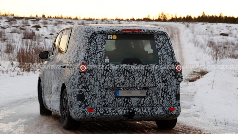 Mercedes-Benz V-Class 2026: новый фургон вышел на тесты