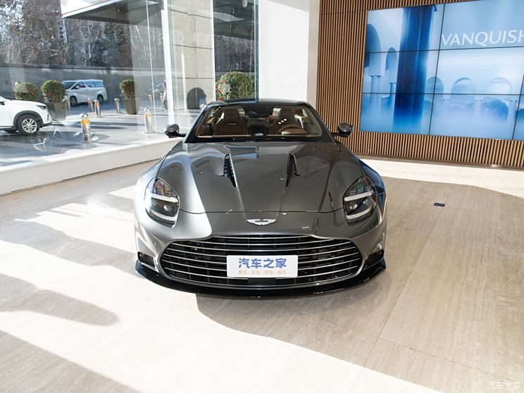 Новинки от Aston Martin готовы к старту: известны сроки дебюта спорткара Vanquish и кроссовера DBX707