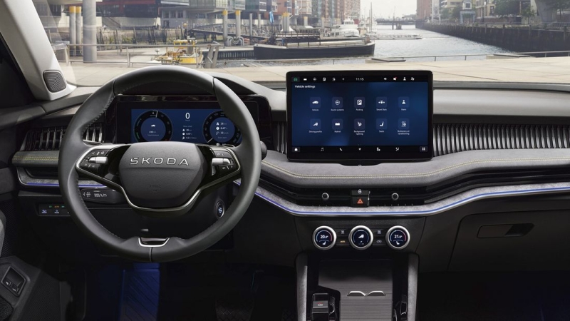 Skoda Superb 2025 года дебютировал с новым гибридом