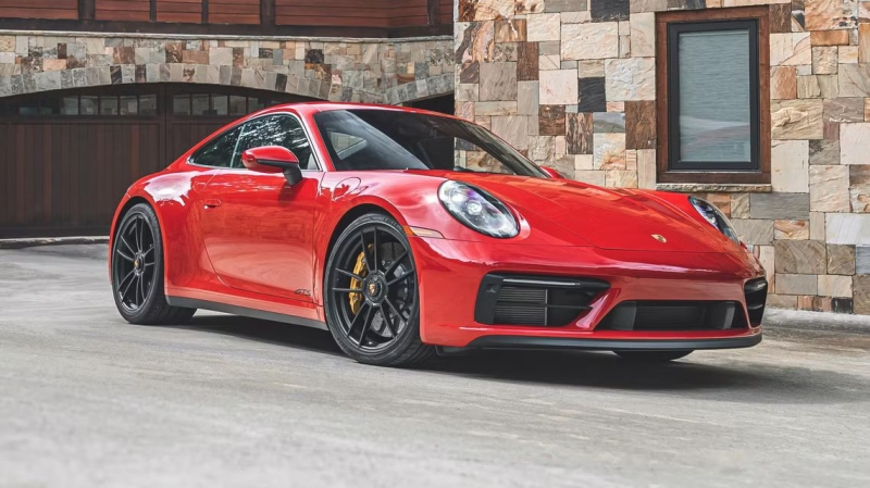 Спортивные автомобили Porsche в 2024 году показали рекордные продажи: 911 и 718 модели особенно удивили