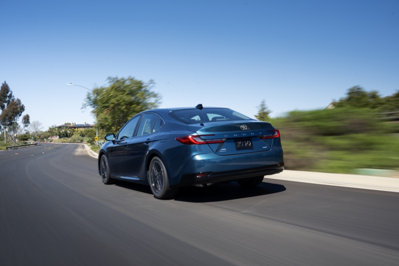 Toyota Camry 2025: седан появился на российском рынке