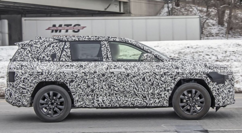 Toyota RAV4 2026: модель выведена на дорожные тесты