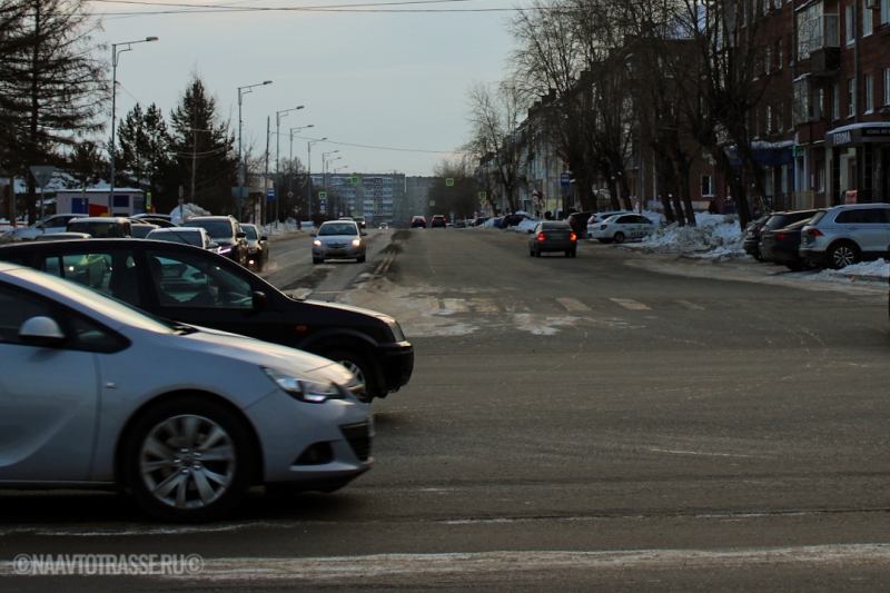 В ГАИ рассказали, законно ли лишать прав водителя, если снег залепил номер авто