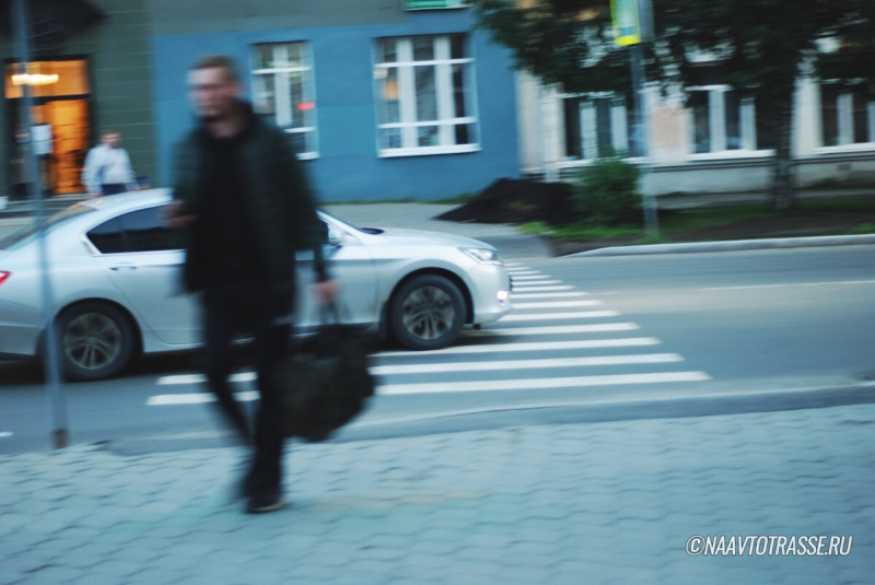 В ГАИ разъяснили, когда водитель может распивать спиртное в авто совершенно законно