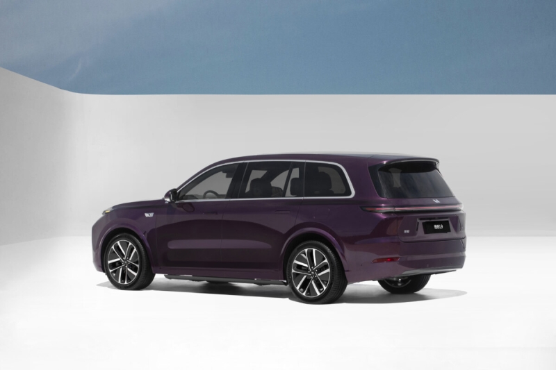 В России ажиотаж на гибриды: продажи бензиново-электрических моделей выросли почти в 3 раза