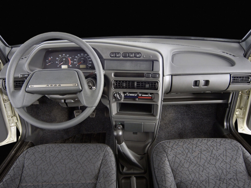 ВАЗ-2113 оказался одной из самых опасных моделей "АвтоВАЗа": эксперт указал на минусы хэтчбека