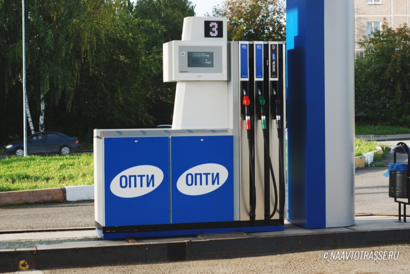 Владелец АЗС перечислил авто, которым запрещено ездить на остатках топлива зимой