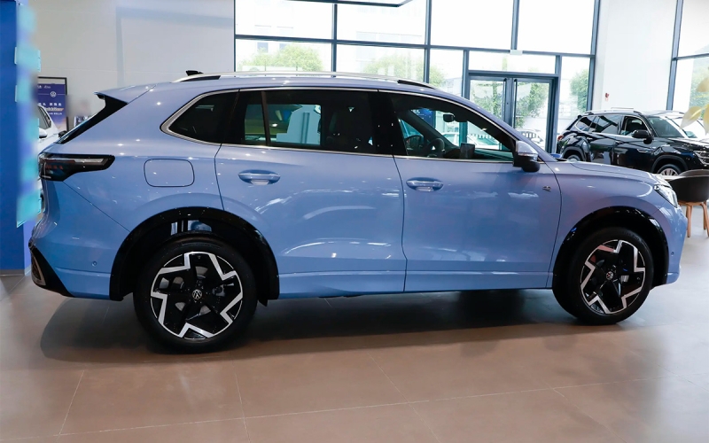 Volkswagen Tiguan L Pro 2025: в РФ появился новый кросс