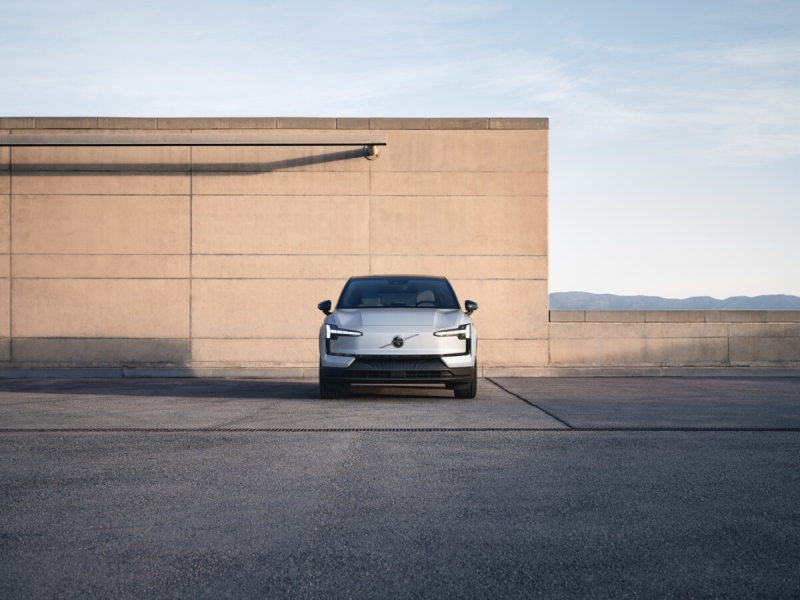 Volvo EX30 2025: кросс дебютирует во внедорожной версии Cross Country