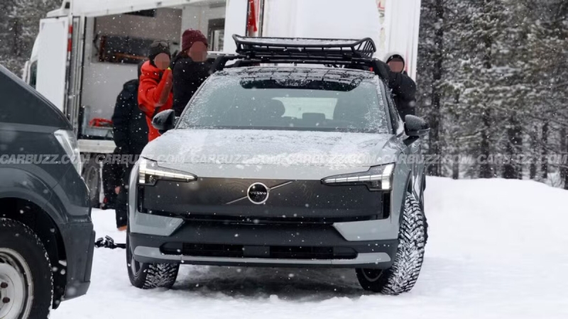 Volvo EX30 2025 в версии Cross Country выходит на рынок