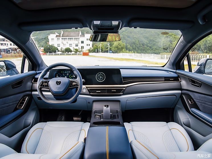 Yi Chi 05 2025: модель появилась в салонах Поднебесной