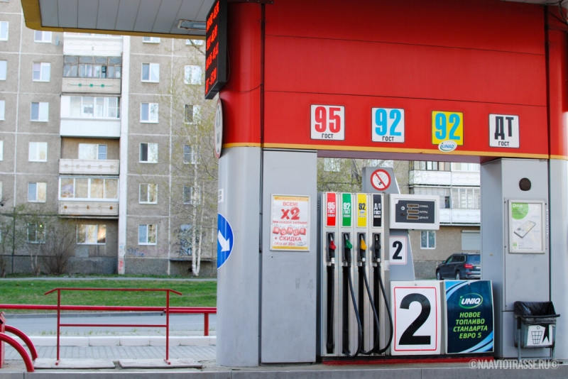 Заправщик раскрыл губительные последствия работающего двигателя при посещении АЗС