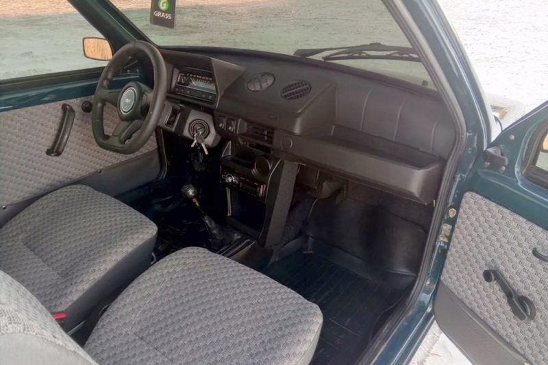 24-летняя &laquo;Ока&raquo; выставлена на продажу: за автомобиль просят 300 тысяч км