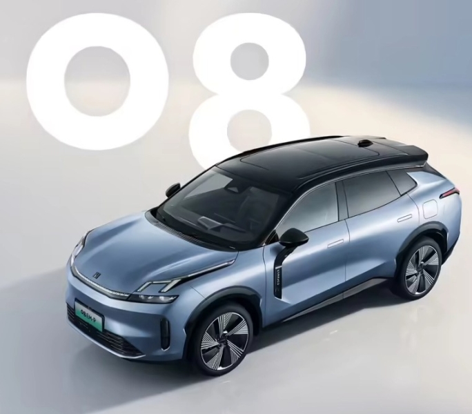 380-сильный седан 07 EM-P теперь можно купить за 1,9 млн: Lynk & Co снизила цены на две модели