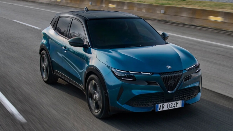 Alfa Romeo Junior Ibrida 2025 выходит на рынок Великобритании