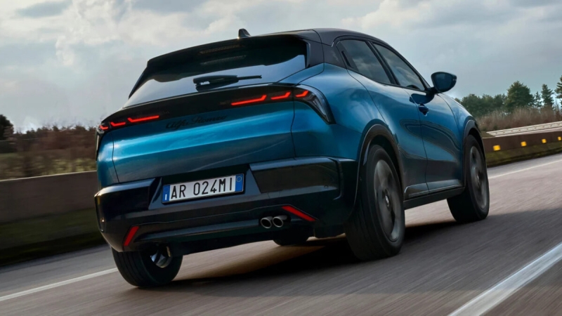 Alfa Romeo Junior Ibrida 2025 выходит на рынок Великобритании