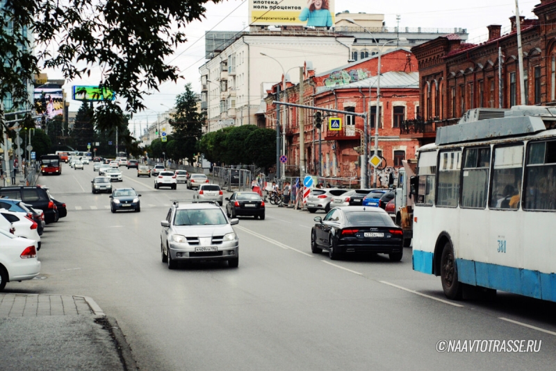 Автоинструктор разъяснил, как поступить, если встречная машина летит прямо в лоб