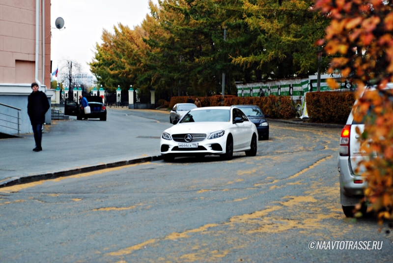 Автоюрист объяснил, почему продавец машины обязан контролировать покупателя даже после завершения сделки