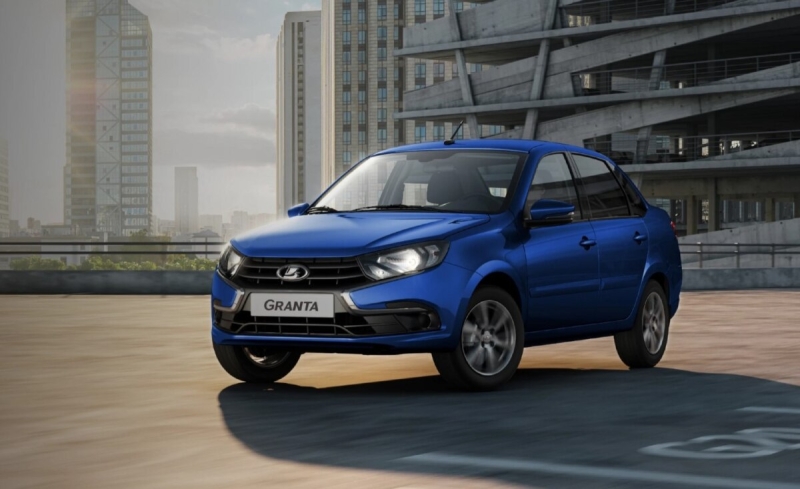 Автомобили Lada пользуются спросом: названы модели, которые чаще всего покупают в РФ