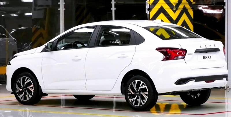 &laquo;АвтоВАЗ&raquo; собрал первую партию новейшей Lada Iskra: с конвейера сошло 12 автомобилей