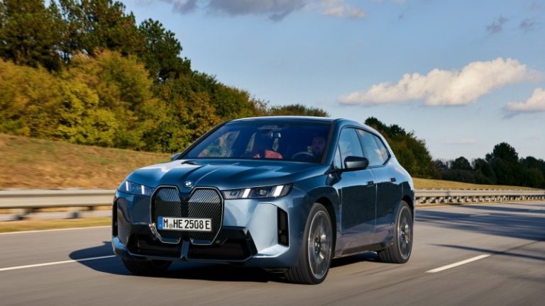 BMW iX 2026: комплектации и цены для рынка США