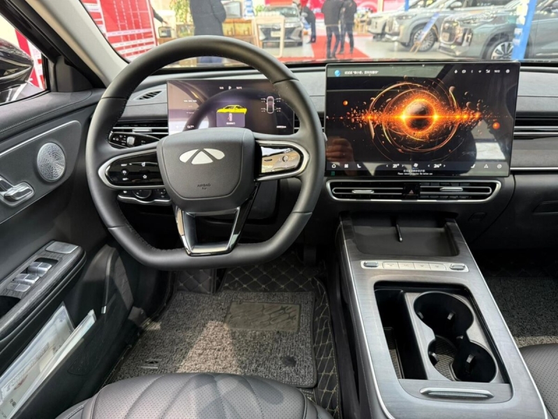 Chery Arrizo 8 2025 показан на фото в версии для России