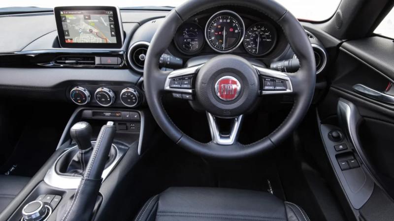 Fiat представил спорткар 124 Spider: мощность 140 л.с., турбонаддув и идеальная управляемость