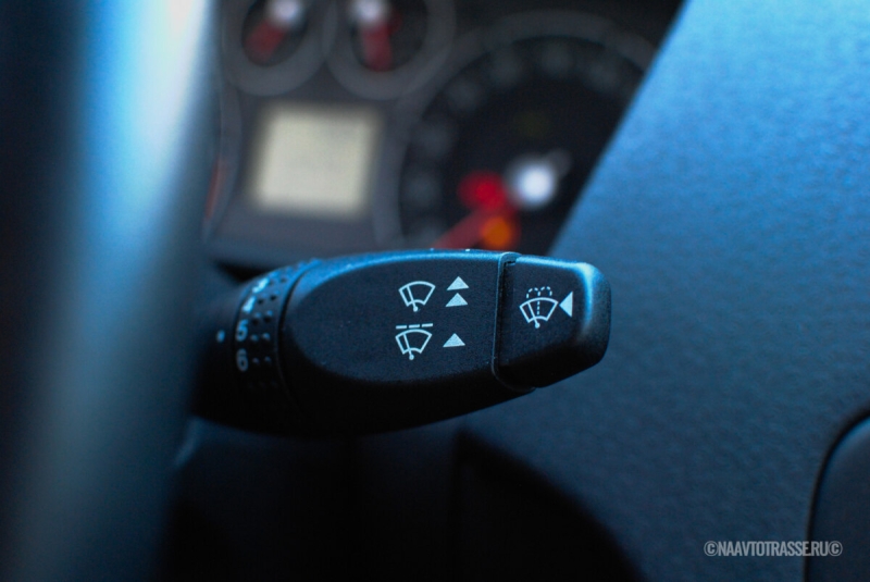 Гаишник поставил точку в вопросе: какой поворотник нужно включать на круговом перекрестке