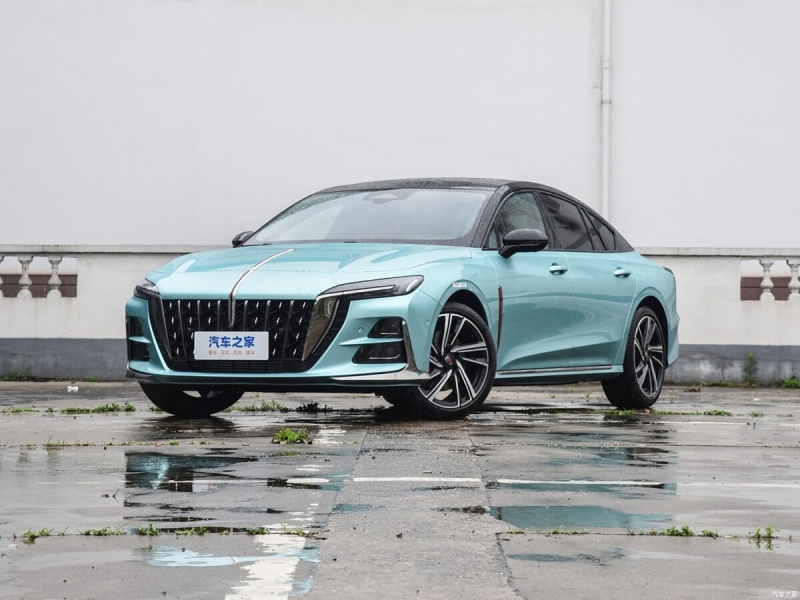 Hongqi H6 2025: названа цена на китайский лифтбек