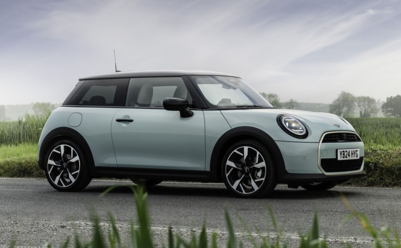 MINI Cooper, Convertible и Countryman получили новые цвета, цифровой ключ и расширенные опции