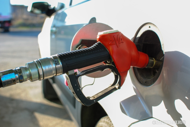 Названы распространенные ошибки на заправке: даже опытные водители их совершают