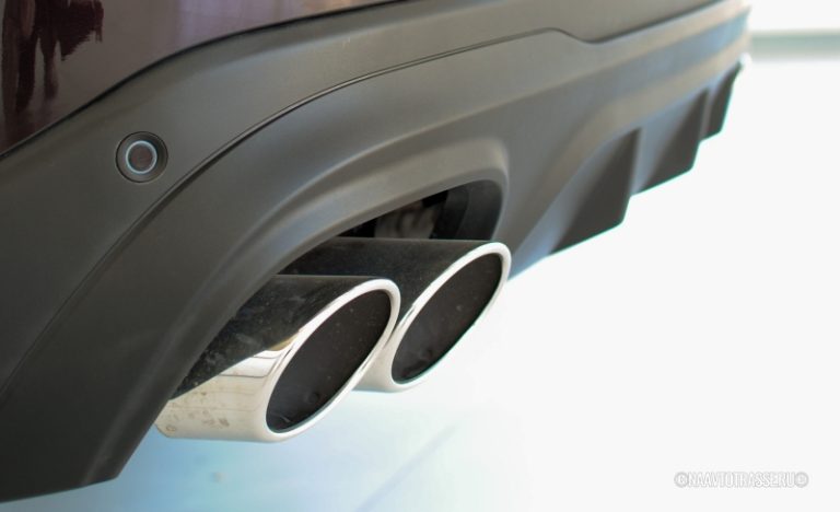 Перекуп научил определять неисправность двигателя при помощи листа бумаги