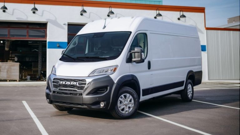 RAM ProMaster EV 2025 стал дешевле на 2 миллиона рублей