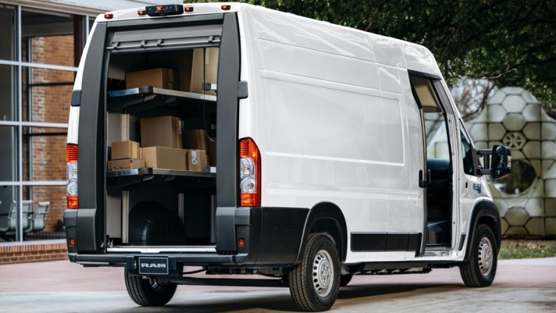 RAM ProMaster EV 2025 стал дешевле на 2 миллиона рублей