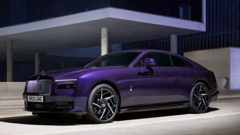 Rolls-Royce Spectre 2025 представлен в версии Black Badge